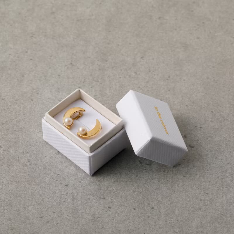 【Pinkoi限定商品】luna loop-fit earring SV　ループフィットイヤリング　月　三日月　パール　シルバー