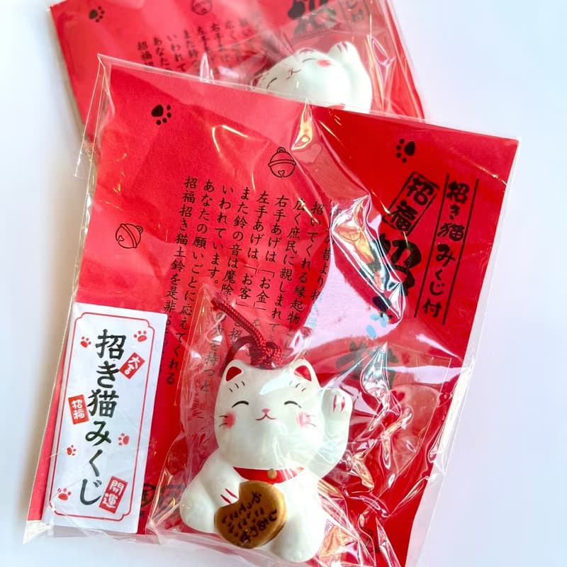 【湊免運專區】瀨戶燒-土鈴招財貓-白/金(附紅色錦墊、福籤)
