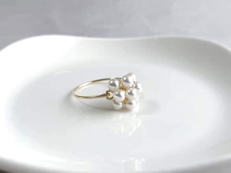 White bouquet - 高品質淡水パールのワイヤーリング