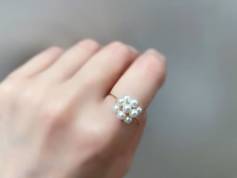 White bouquet - 高品質淡水パールのワイヤーリング