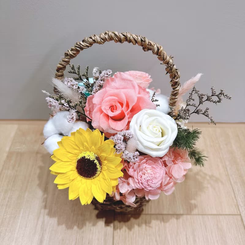 永生花提籃。開幕花禮。喬遷花禮。桌花。探病花籃。入厝花禮