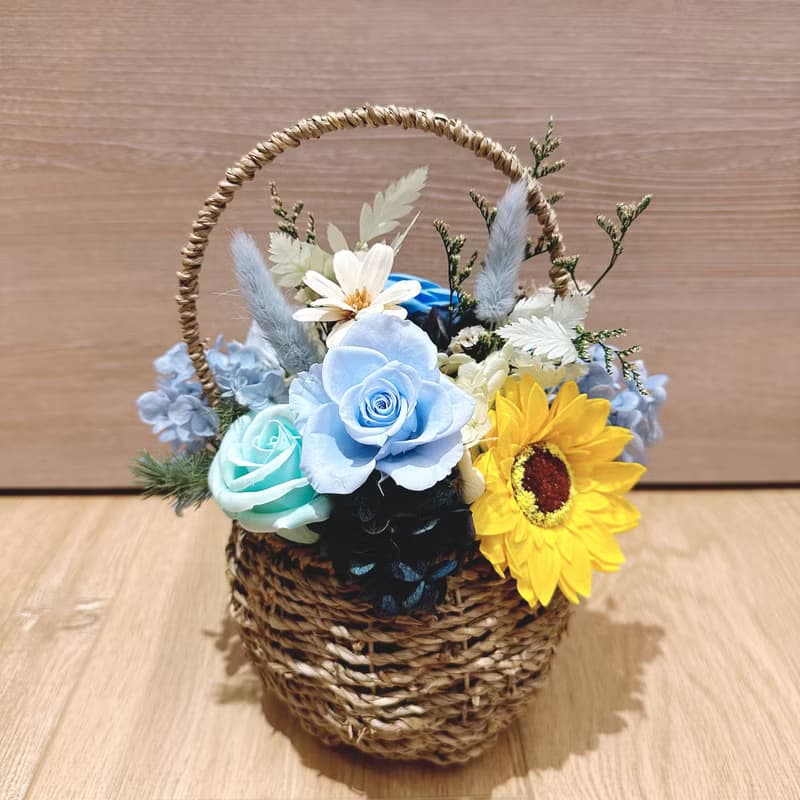 永生花提籃。開幕花禮。喬遷花禮。桌花。探病花籃。入厝花禮
