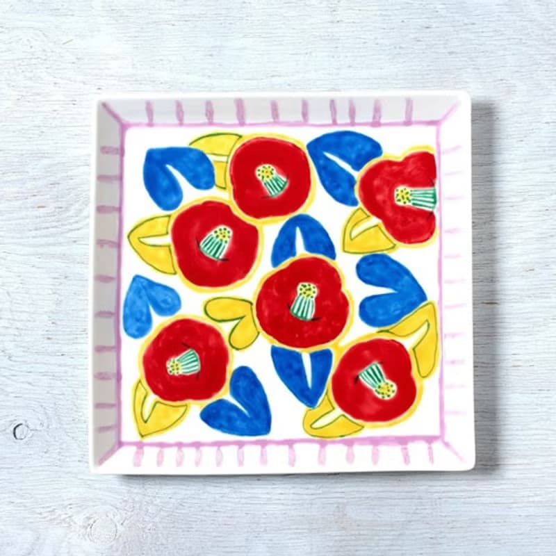 スマイルカメリアの四角プレート(磁器に上絵)