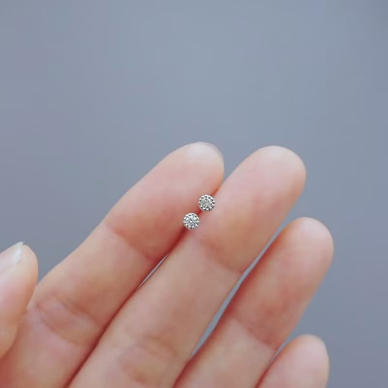 迷你天然鑽石 珠邊包鑲 純 18K 白金耳釘耳環