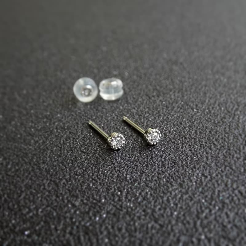 迷你天然鑽石 珠邊包鑲 純 18K 白金耳釘耳環