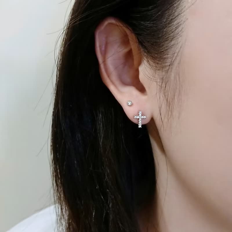 迷你天然鑽石 珠邊包鑲 純 18K 白金耳釘耳環