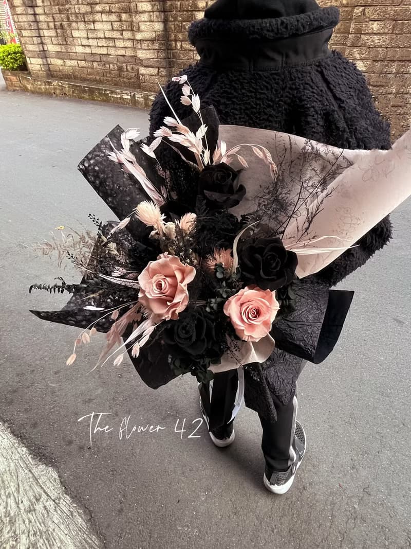 /The flower 42 情人節永生黑粉花束大