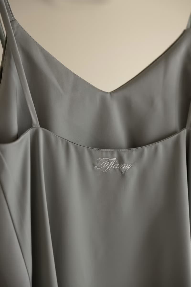 設計款柔霧光感細肩帶洋裝-啞光綠 (可加購刺繡服務)