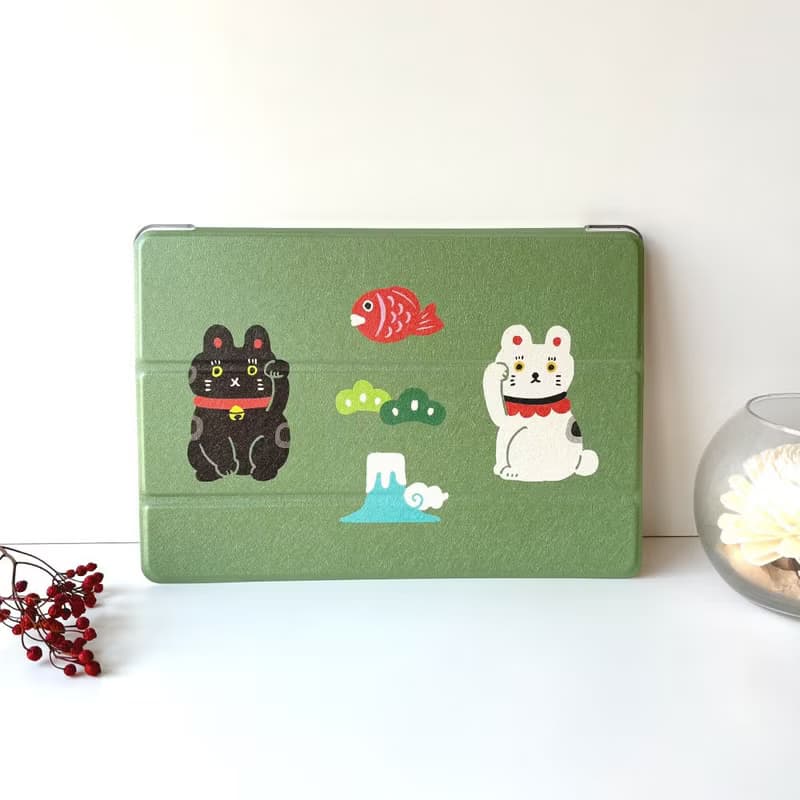 手帳型iPadケース【招き猫】三折りスタンド機能付プラケースタイプ