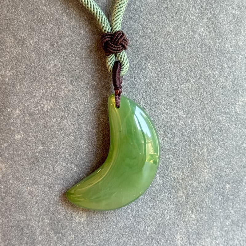 翠月承心 - 福氣玉光系列 - 台灣設計雕刻玉珮