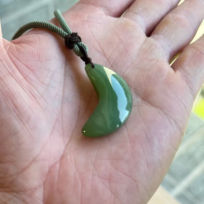 翠月承心 - 福氣玉光系列 - 台灣設計雕刻玉珮