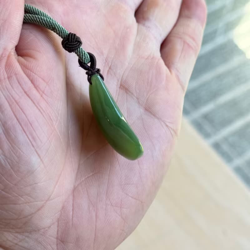 翠月承心 - 福氣玉光系列 - 台灣設計雕刻玉珮