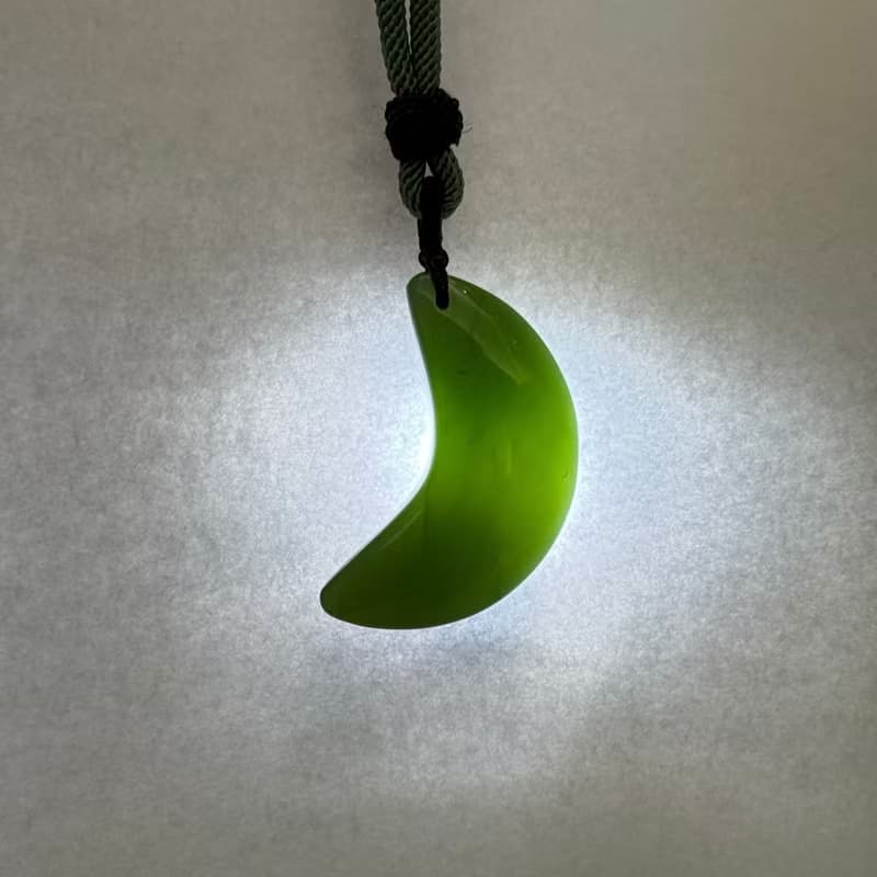 翠月承心 - 福氣玉光系列 - 台灣設計雕刻玉珮