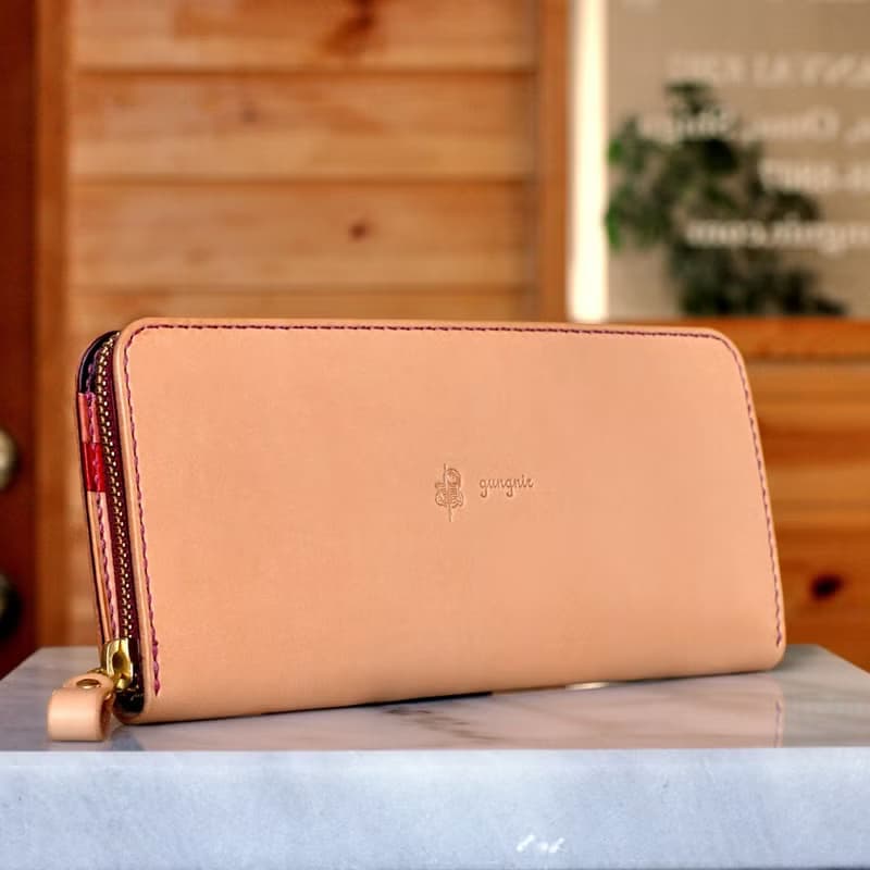 収納性抜群のラウンドファスナー長財布　No.8　ブッテーロ