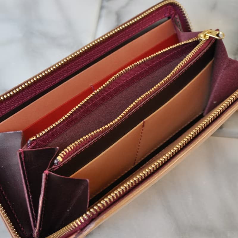 収納性抜群のラウンドファスナー長財布　No.8　ブッテーロ