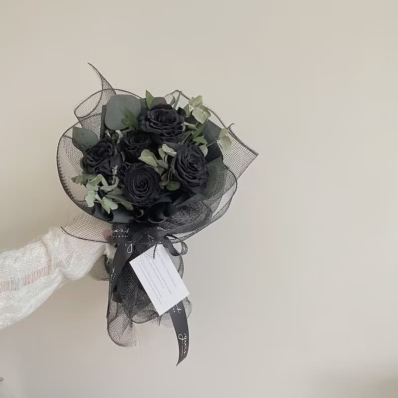 森林感黑玫瑰 情人節花束 畢業花束 生日禮物 永生花 韓式綁花