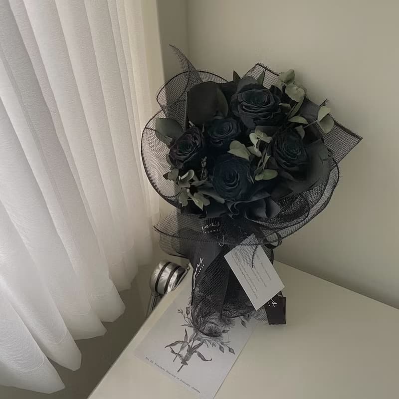森林感黑玫瑰 情人節花束 畢業花束 生日禮物 永生花 韓式綁花