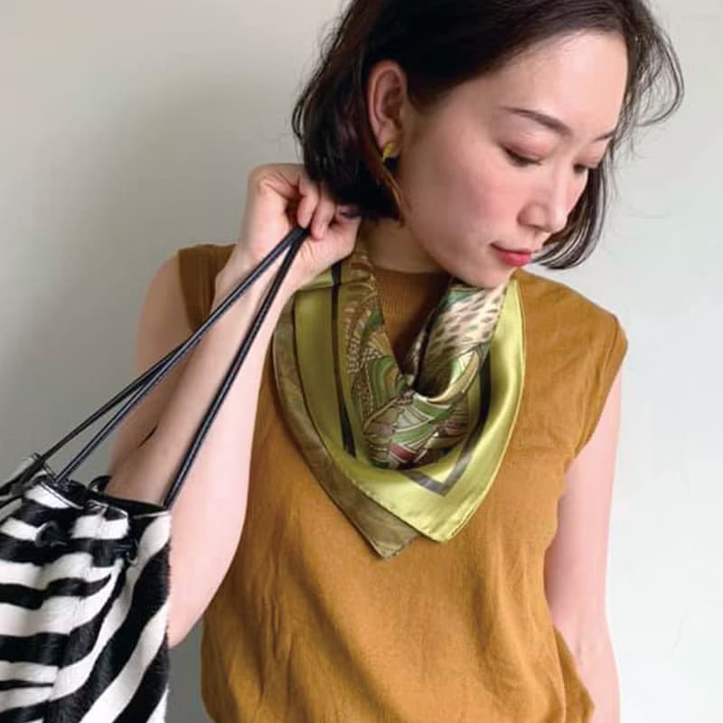 50cm角_silkscarf_ジャングルの中のチーター柄　スカーフChristalART