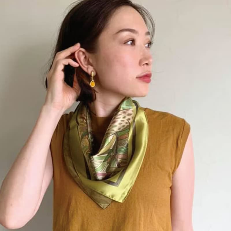 50cm角_silkscarf_ジャングルの中のチーター柄　スカーフChristalART