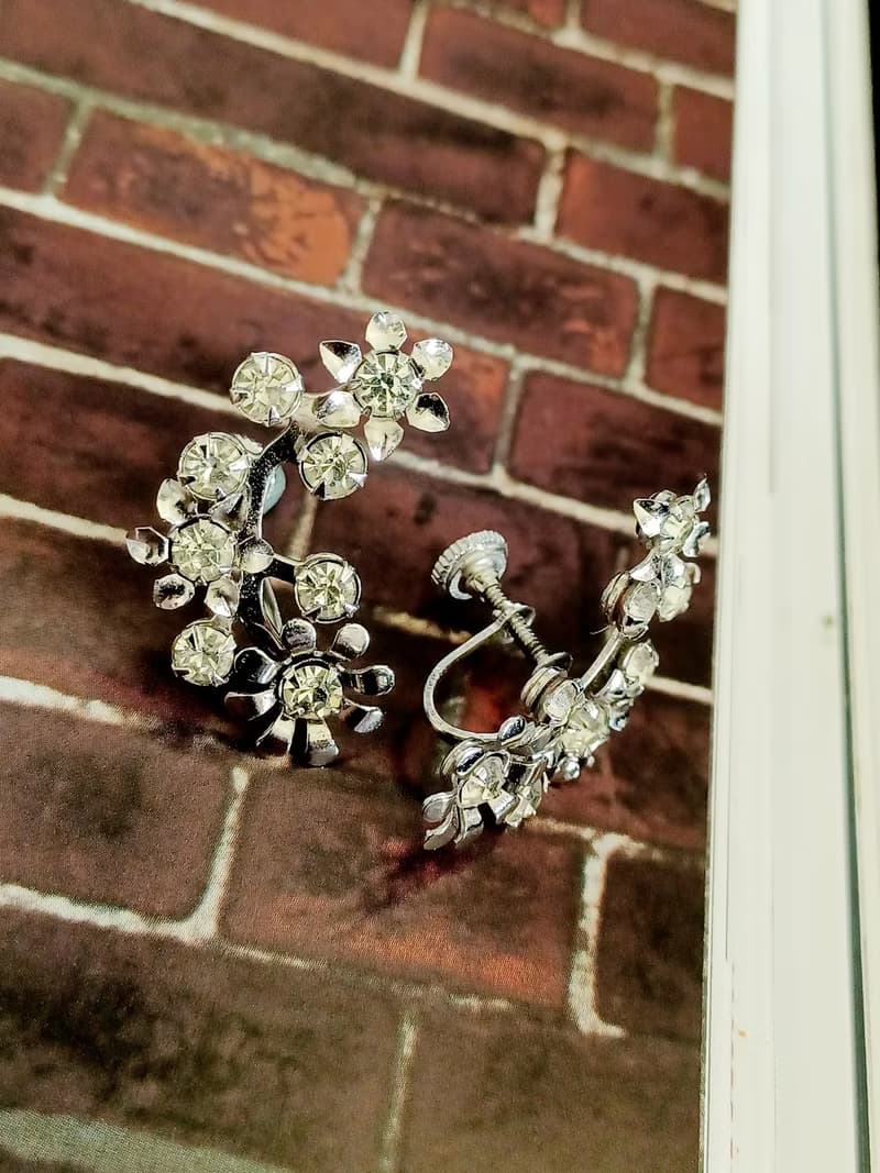 vintage jewelry 典雅亮銀攀枝萊茵花卉 夾式耳環