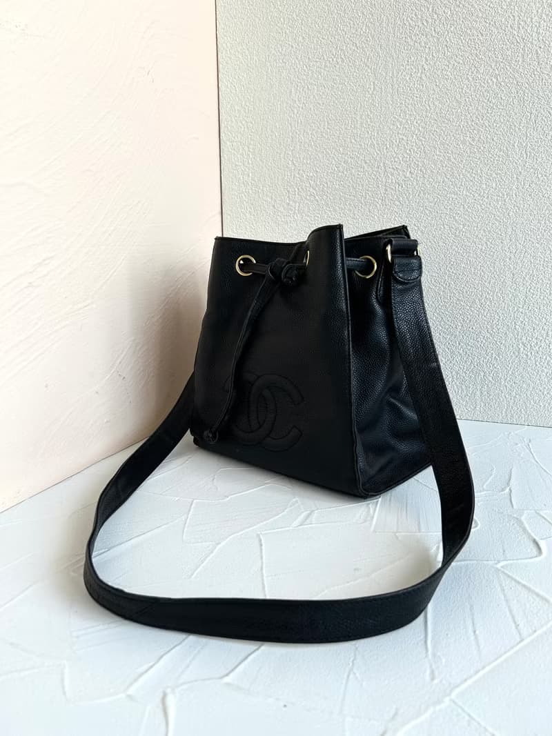 中古二手Chanel黑色魚子醬皮革水桶抽繩小包單肩側揹斜背孭手袋