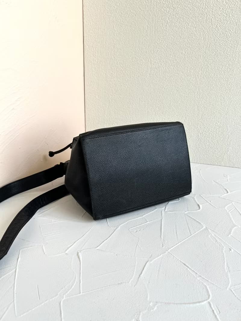 中古二手Chanel黑色魚子醬皮革水桶抽繩小包單肩側揹斜背孭手袋