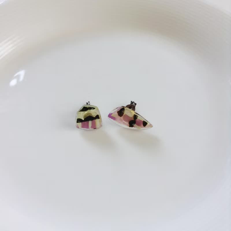 ヘンテコ　チタン　スタッドピアス　しめじ