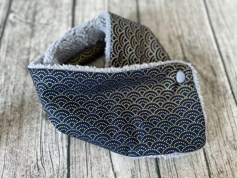 英國手工縫製 保暖圍巾圍脖頸巾 黑金和風波浪圖案 適合大小孩