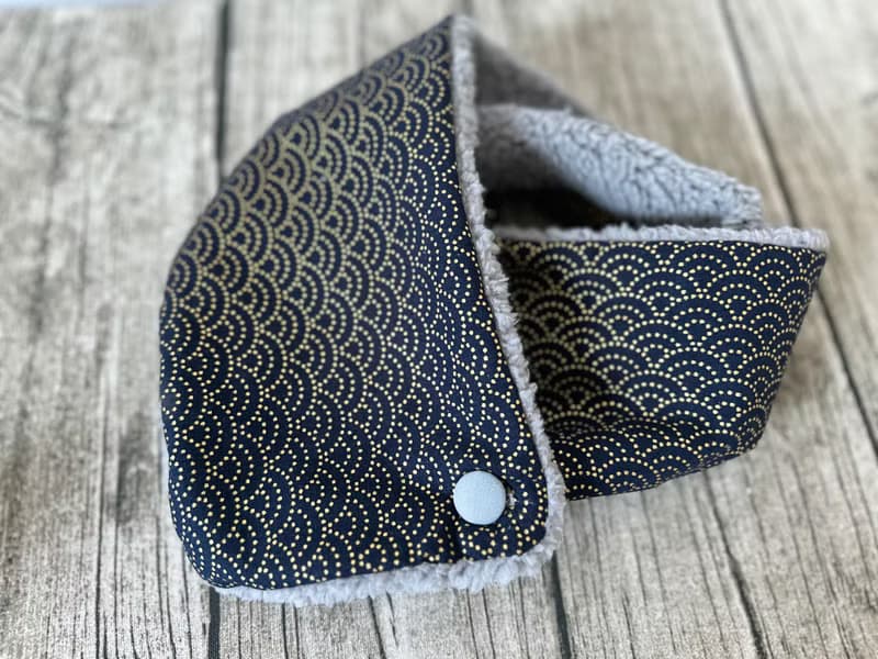 英國手工縫製 保暖圍巾圍脖頸巾 黑金和風波浪圖案 適合大小孩