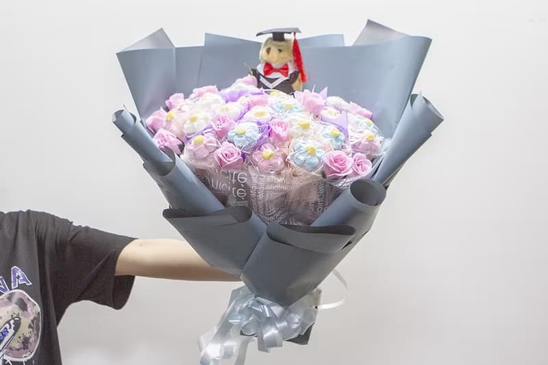 絢麗畢業熊花束(大花花棉花糖24支+香皂花15支)DM002