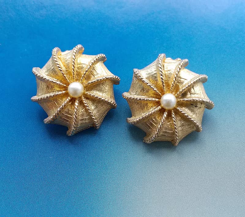 Vintage Jewelry 西洋古董飾品 旋轉仿珠 優雅 夾式耳環