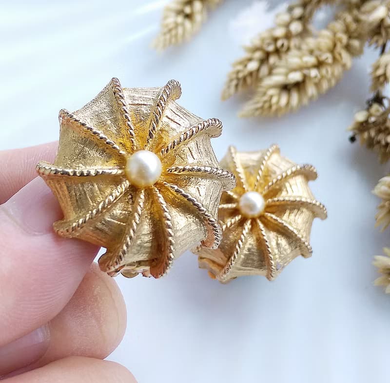 Vintage Jewelry 西洋古董飾品 旋轉仿珠 優雅 夾式耳環