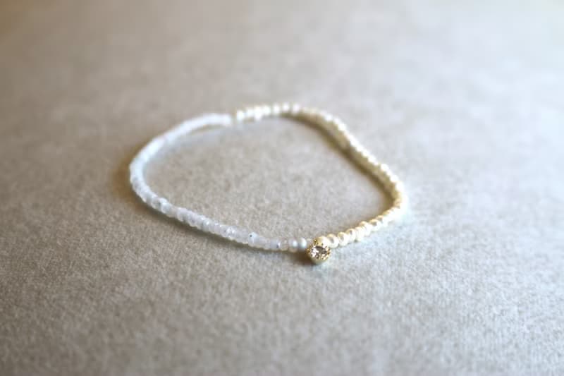 六月誕生石 手環 月光石 珍珠 水晶 - 一半一半 -