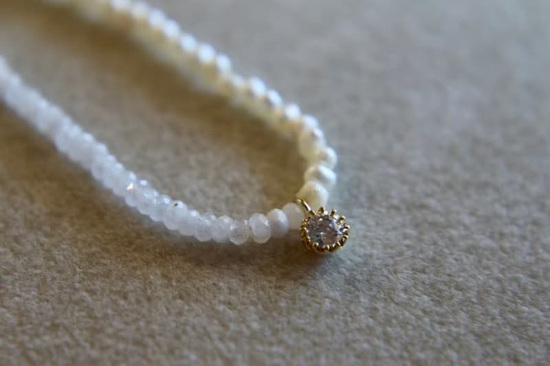 六月誕生石 手環 月光石 珍珠 水晶 - 一半一半 -