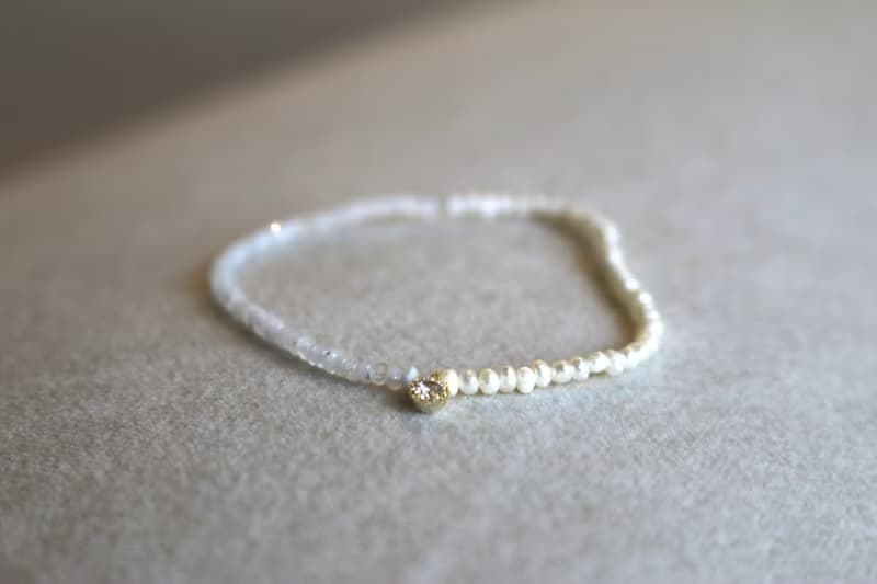 六月誕生石 手環 月光石 珍珠 水晶 - 一半一半 -