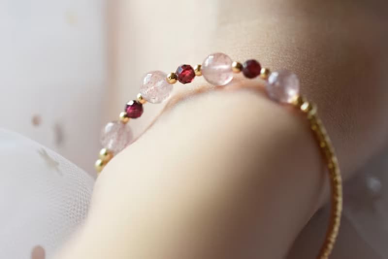 心心相扣。草莓晶 石榴石 14K包金 天然石 手鍊