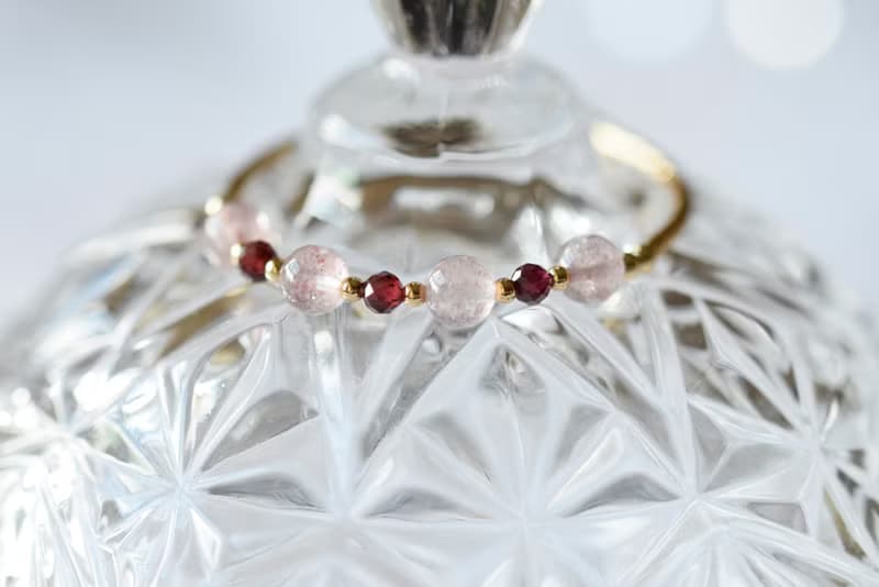 心心相扣。草莓晶 石榴石 14K包金 天然石 手鍊