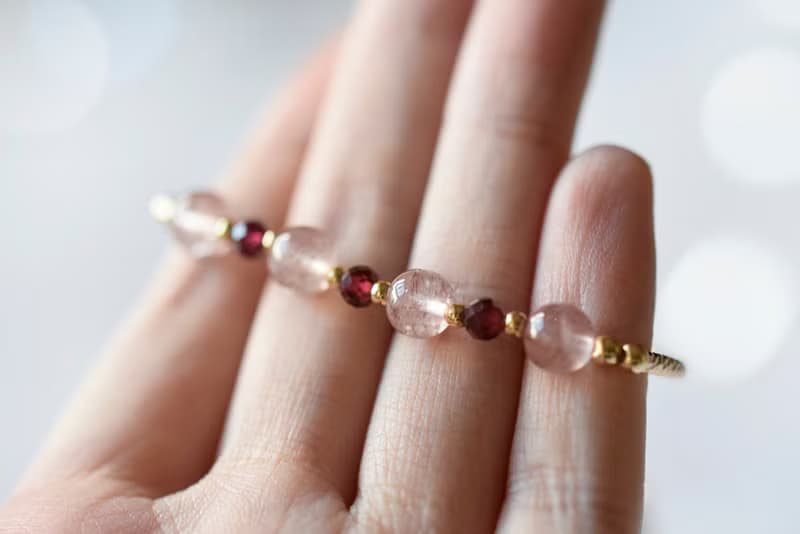 心心相扣。草莓晶 石榴石 14K包金 天然石 手鍊