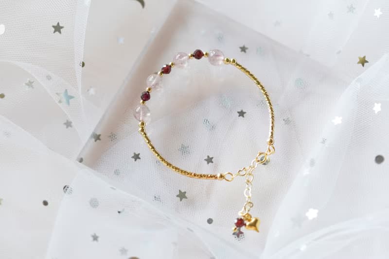 心心相扣。草莓晶 石榴石 14K包金 天然石 手鍊