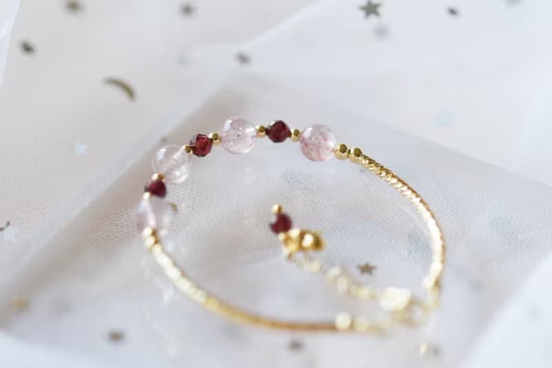 心心相扣。草莓晶 石榴石 14K包金 天然石 手鍊