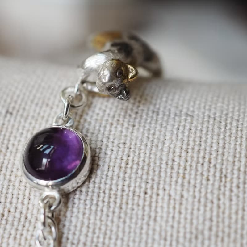 ふりむき三毛猫ブレスレット アメジスト