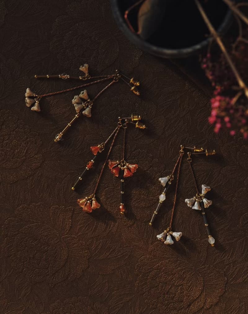【 限量 】枝節花 不對稱玻璃珠黃銅耳環 象牙