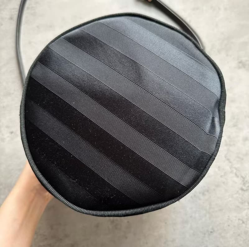 中古正品  Valentino Garavani 圓桶手袋 化妝盒 意大利製 斜背包