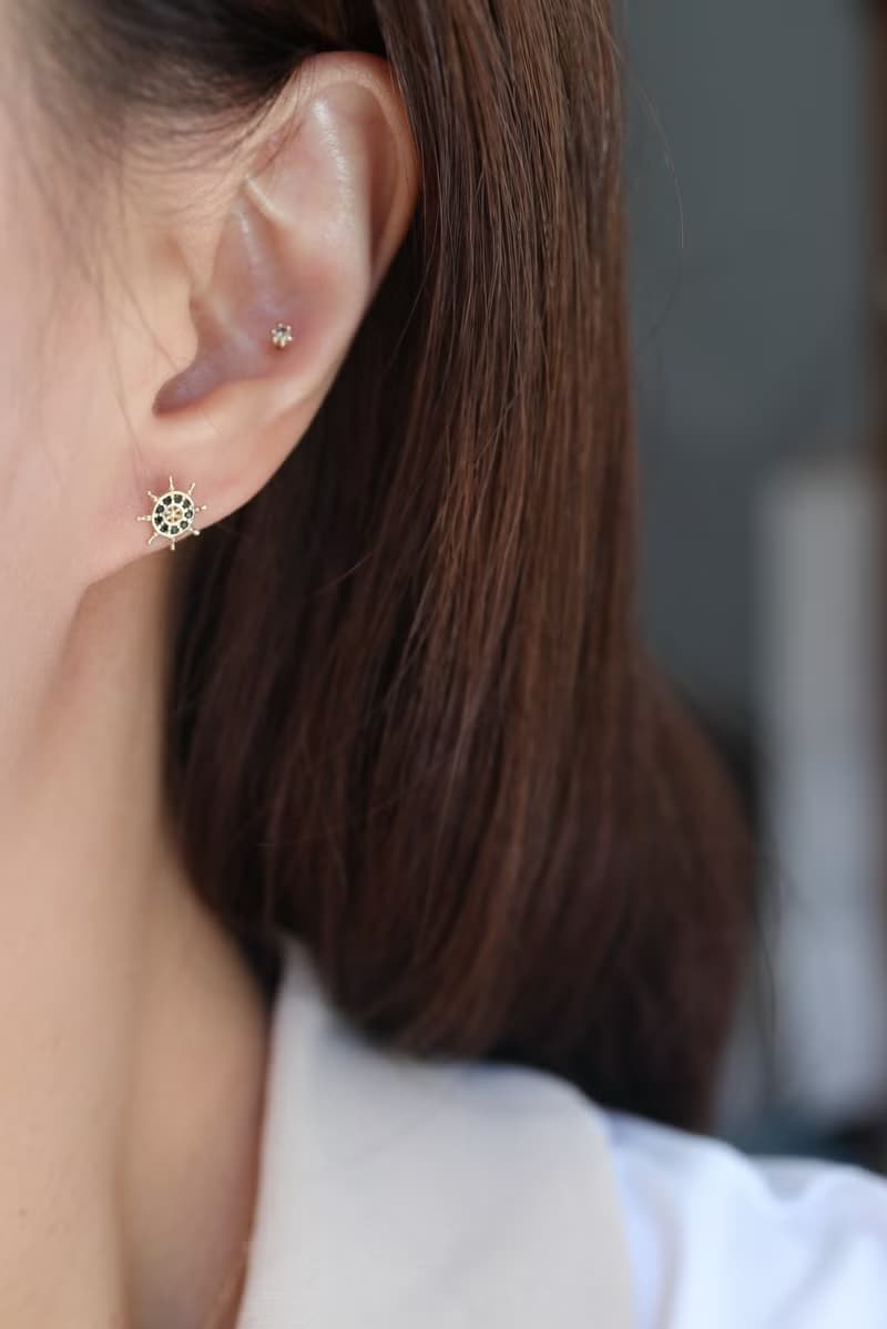 14K Black Rudder Piercing 黑舵輪鎖珠耳環(單個 )耳窩 不退色