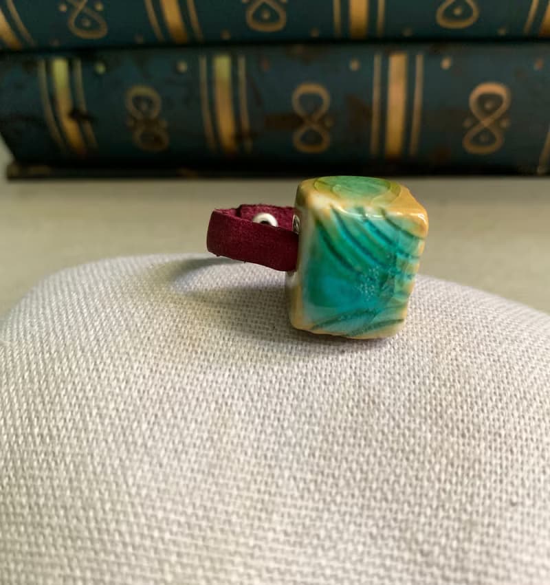 戒指 日本白瓷 自然釉色 無限看不膩色調 真皮革 藝術等級