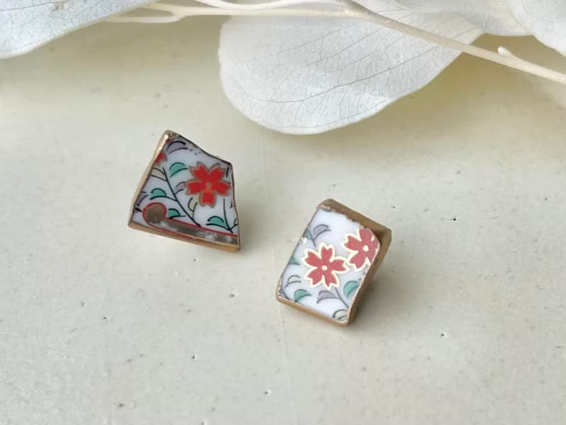 【金具が選べる】有田焼　金継ぎ　ピアス　イヤリング　花柄　リーフ柄　伝統工芸　No.177