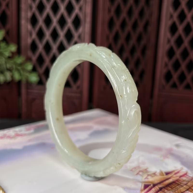 和田玉湖水綠手鐲52MM 老料青白飄糖花玉手環 附證書 福在眼前