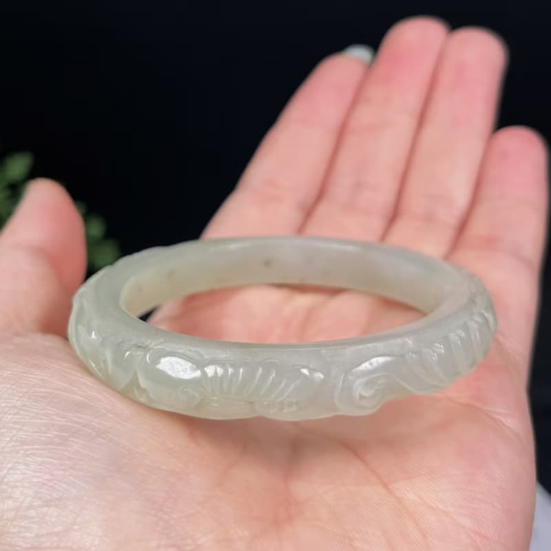 和田玉湖水綠手鐲52MM 老料青白飄糖花玉手環 附證書 福在眼前