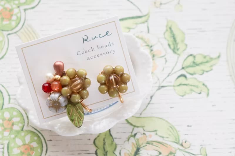 森林果實盛開花束 / 捷克珠飾 ( 耳環・耳夾 )