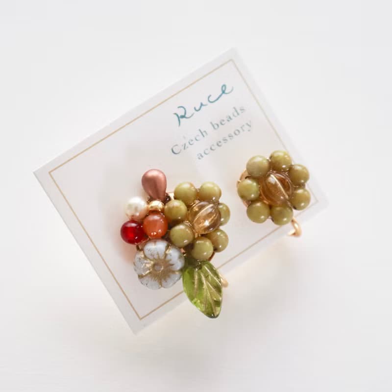 森林果實盛開花束 / 捷克珠飾 ( 耳環・耳夾 )
